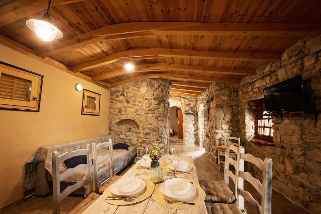 Holiday Home Raos - A Special Stonehouse, Брела Екстер'єр фото